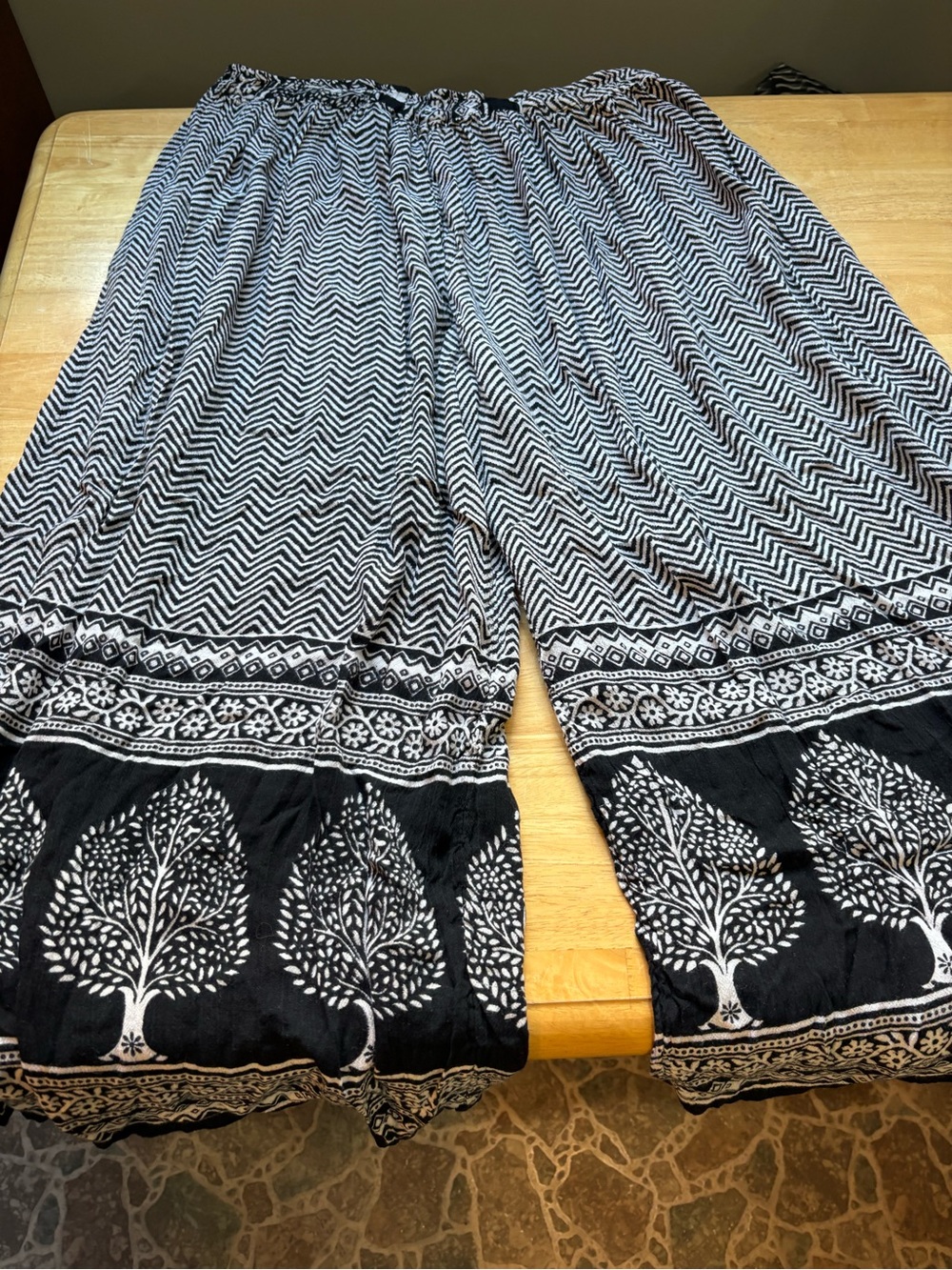 Black & White Patterned Wide-Leg Pants